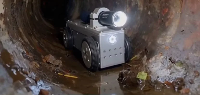 Robot in pipe with LED