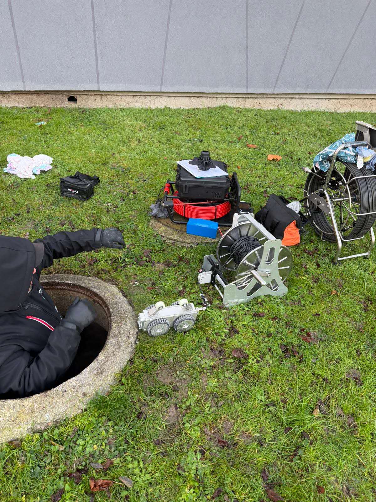 Field deployment manhole