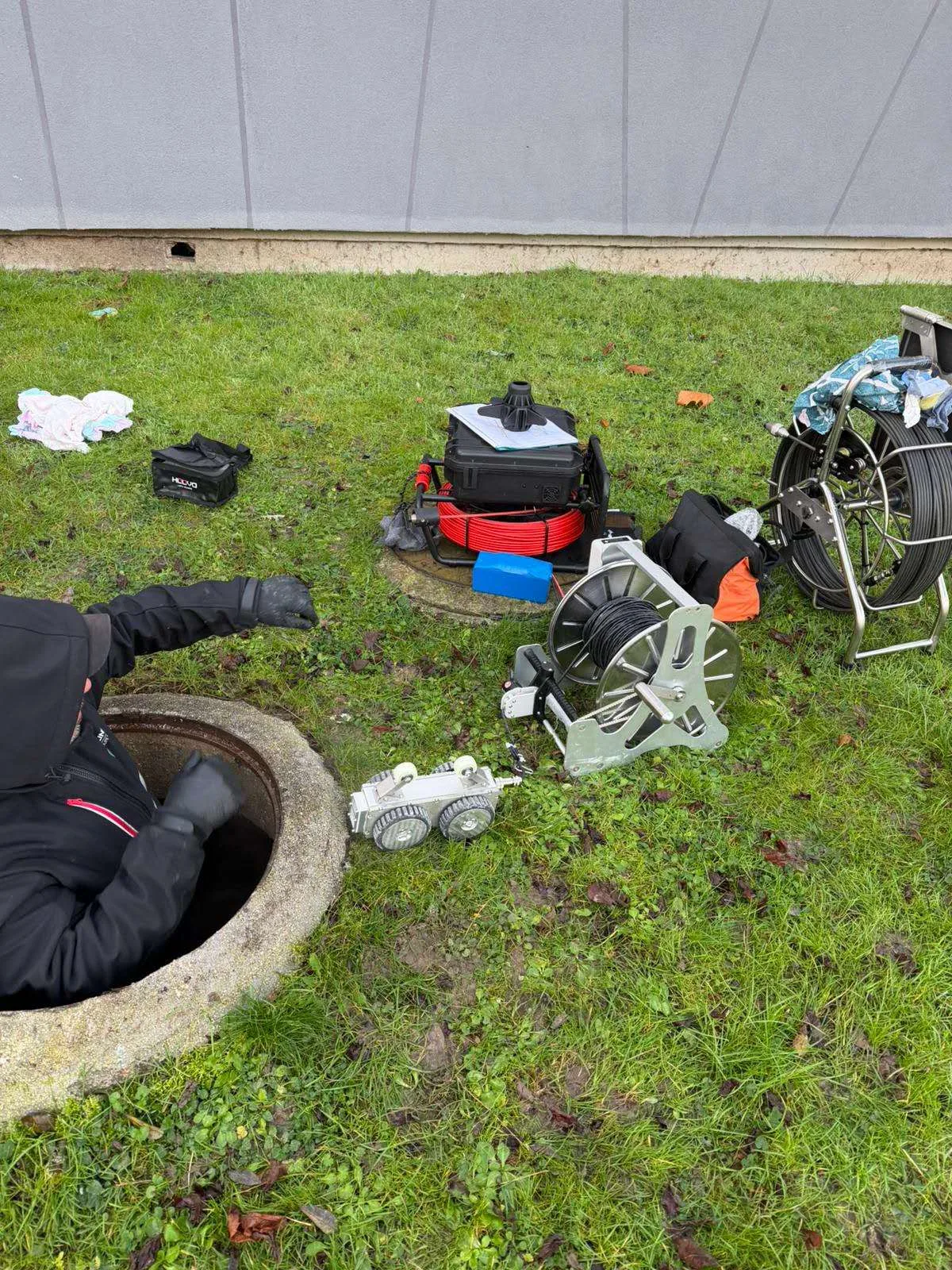 Field deployment manhole